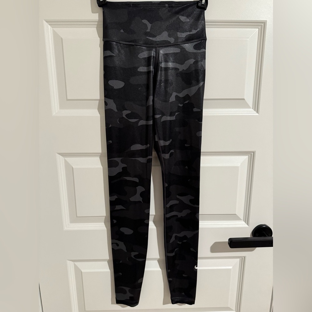 Nike Dri-FIT One Women's Mid-Rise Camo Leggings Smoke Grey Size XXS